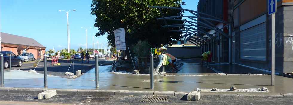 26 juin 2013 - St-Pierre - Travaux devant l'office notarial du front de mer