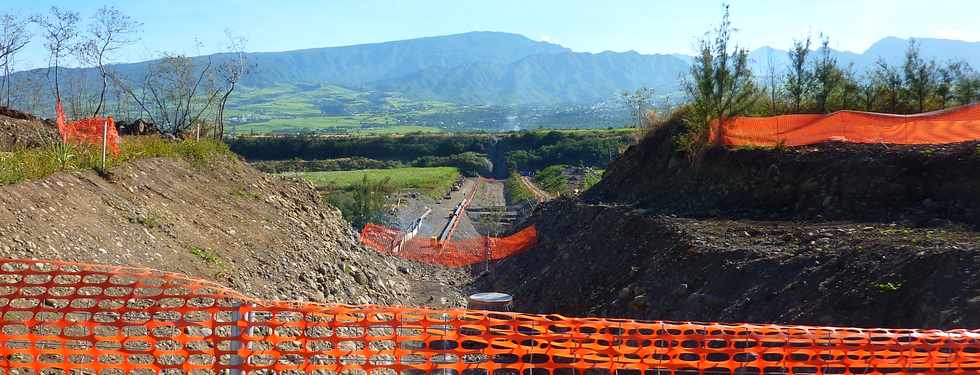 30 juin 2013 - chantier de l'interconnexion des primtres irrigus du Bras de la Plaine et du Bras de Cilaos - PIerrefonds - Rivire St-Etienne -