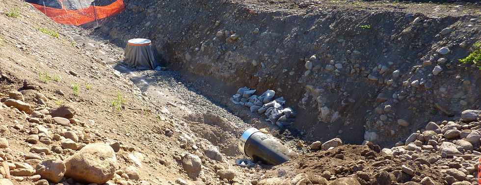 30 juin 2013 - chantier de l'interconnexion des primtres irrigus du Bras de la Plaine et du Bras de Cilaos - PIerrefonds - Rivire St-Etienne -