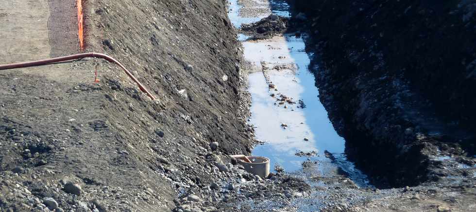 30 juin 2013 - chantier de l'interconnexion des primtres irrigus du Bras de la Plaine et du Bras de Cilaos - Pierrefonds - Rivire St-Etienne -