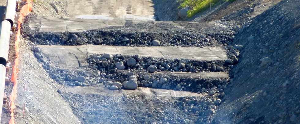 30 juin 2013 - chantier de l'interconnexion des primtres irrigus du Bras de la Plaine et du Bras de Cilaos - Pierrefonds - Rivire St-Etienne -