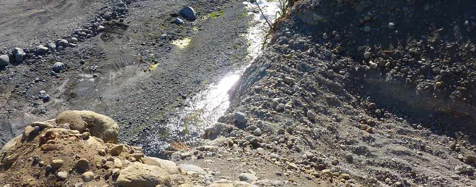 30 juin 2013 - chantier de l'interconnexion des primtres irrigus du Bras de la Plaine et du Bras de Cilaos - PIerrefonds - Rivire St-Etienne -