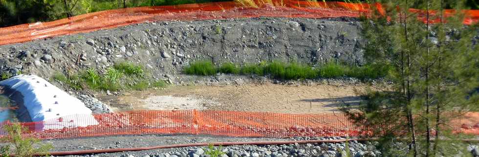 30 juin 2013 - chantier de l'interconnexion des primtres irrigus du Bras de la Plaine et du Bras de Cilaos - Pierrefonds - Rivire St-Etienne -