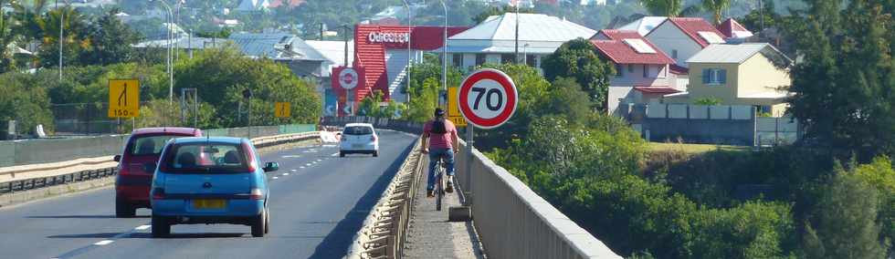 30 juin 2013 - Rivire St-Etienne - Cycliste sur ancien pont amont