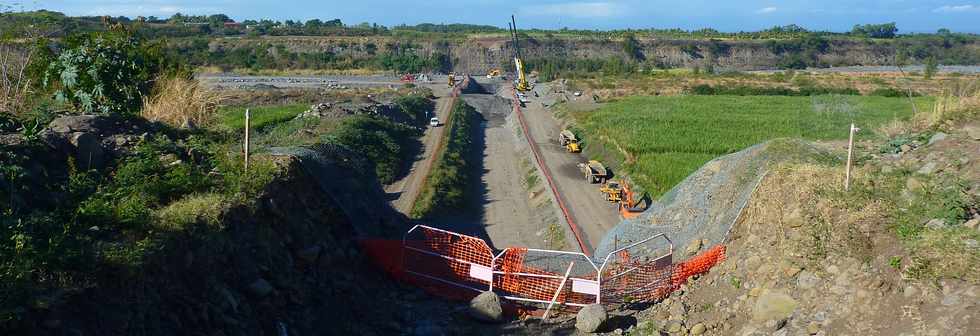 St-Louis - Chantier de l'interconnexion - Traverse de la canalisation de la rivire St-Etienne