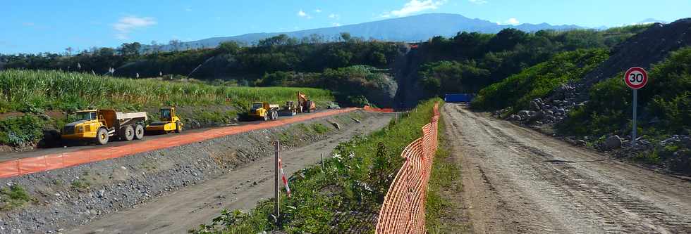 Juillet 2013 - St-Louis - Chantier de l'interconnexion - Pose de la canalisation dans la rivire St-Etienne