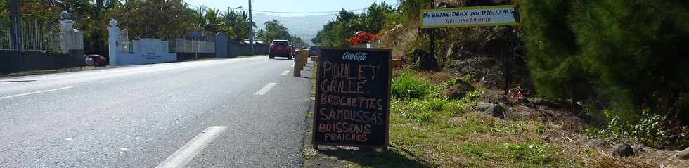 Pierrefonds - Le CD26 - Chez Bernard - Samoussas, poulets grillés ...