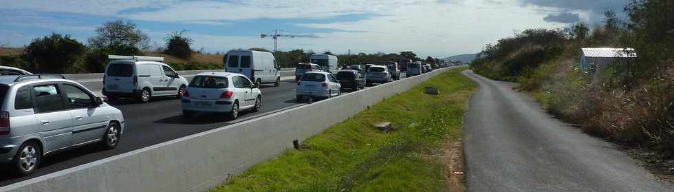 17 juillet 2013 - Quatre-voies St-Pierre- St-Louis - Embouteillages - Barrage des transporteurs