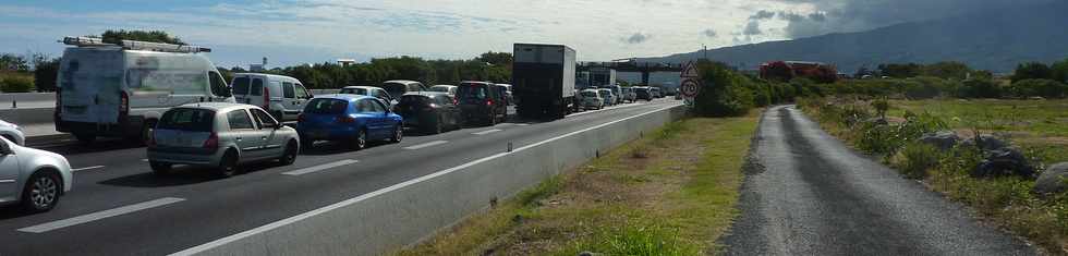 17 juillet 2013 - Quatre-voies St-Pierre- St-Louis - Embouteillages - Barrage des transporteurs