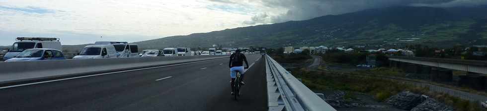 17 juillet 2013 - Quatre-voies St-Pierre- St-Louis - Embouteillages - Barrage des transporteurs