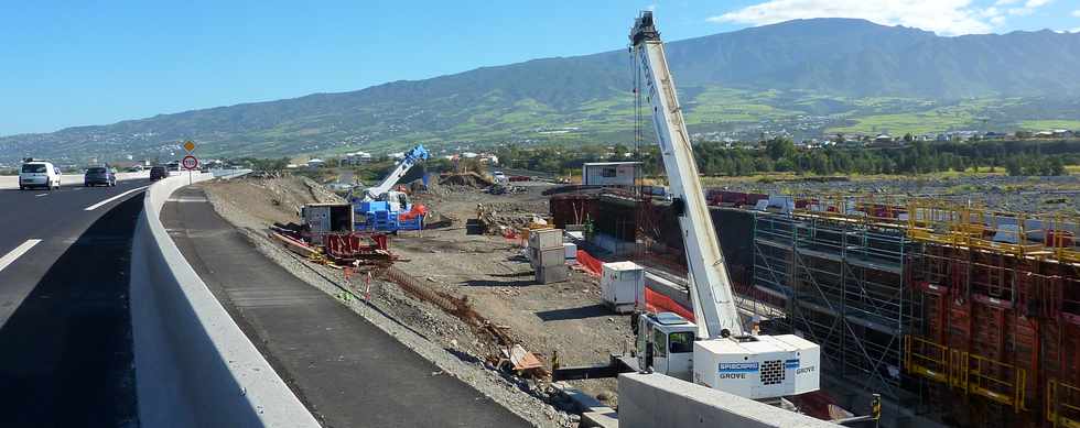 Accs rive gauche du pont amont sur la rivire St-Etienne - Travaux PIPO - juillet 2013