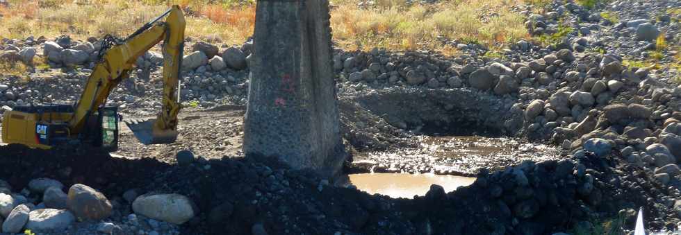 30 juillet 2013 - Chantier de confortement de piles du pont amont sur la rivire St-Etienne -