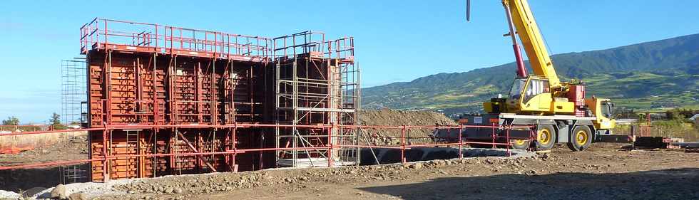 11 aot 2013 - Chantier d'interconnexion des primtres irrigus du Bras de Cilaos et du Bras de la Plaine - Gare  racleur