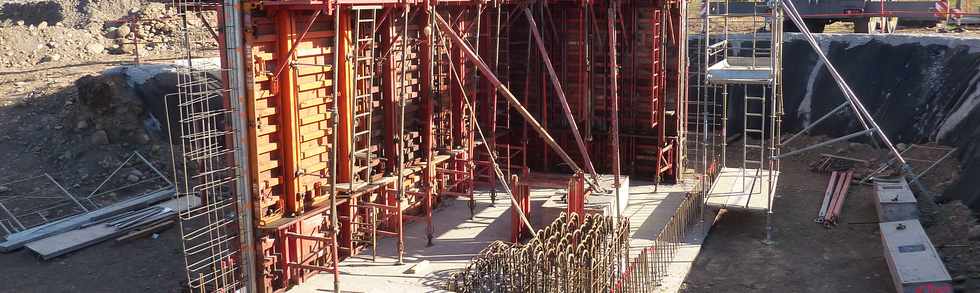 11 aot 2013 - Chantier d'interconnexion des primtres irrigus du Bras de Cilaos et du Bras de la Plaine - Gare  racleur