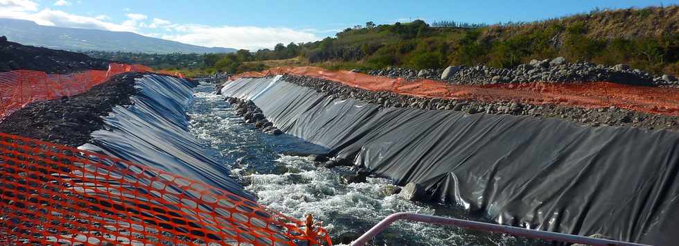 11 aot 2013 - Chantier d'interconnexion des primtres irrigus du Bras de Cilaos et du Bras de la Plaine - Rivire St-Etienne - Canal de drivation