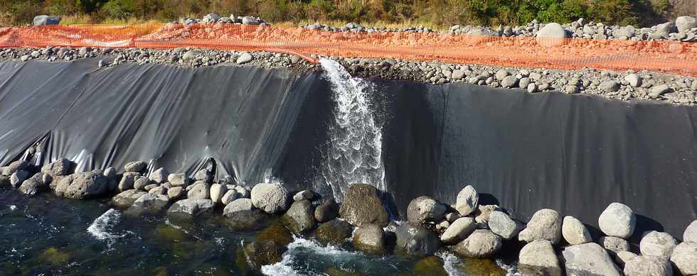 11 aot 2013 - Chantier d'interconnexion des primtres irrigus du Bras de Cilaos et du Bras de la Plaine - Rivire St-Etienne