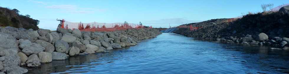 11 aot 2013 - Chantier d'interconnexion des primtres irrigus du Bras de Cilaos et du Bras de la Plaine - Rivire St-Etienne