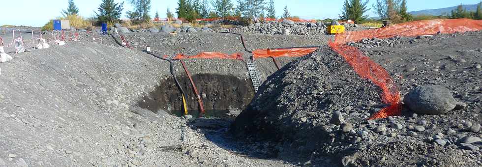 11 aot 2013 - Chantier d'interconnexion des primtres irrigus du Bras de Cilaos et du Bras de la Plaine - Rivire St-Etienne