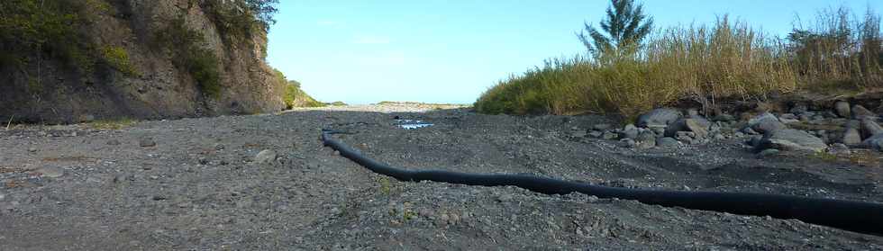 11 aot 2013 - Chantier d'interconnexion des primtres irrigus du Bras de Cilaos et du Bras de la Plaine - Rivire St-Etienne