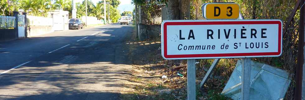 Panneau routier La Rivire, encore commune de Saint-Louis - Aot 2013