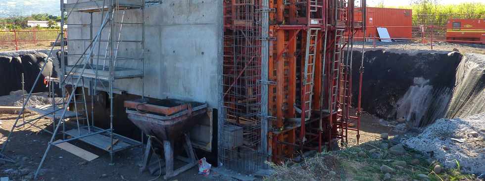 Chantier d'interconnexion des primtres irrigus Bras de la Plaine - Bras de Cilaos - 18 aot 2013 - Gare  racleurs