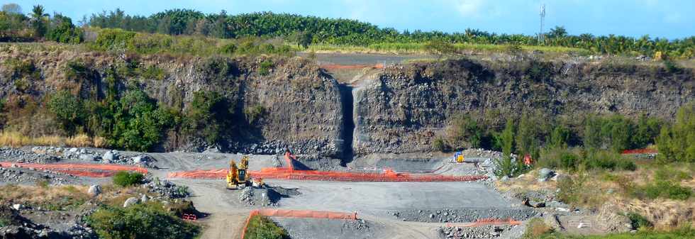 Chantier d'interconnexion des primtres irrigus Bras de la Plaine - Bras de Cilaos - 18 aot 2013 - Rempart rive gauche