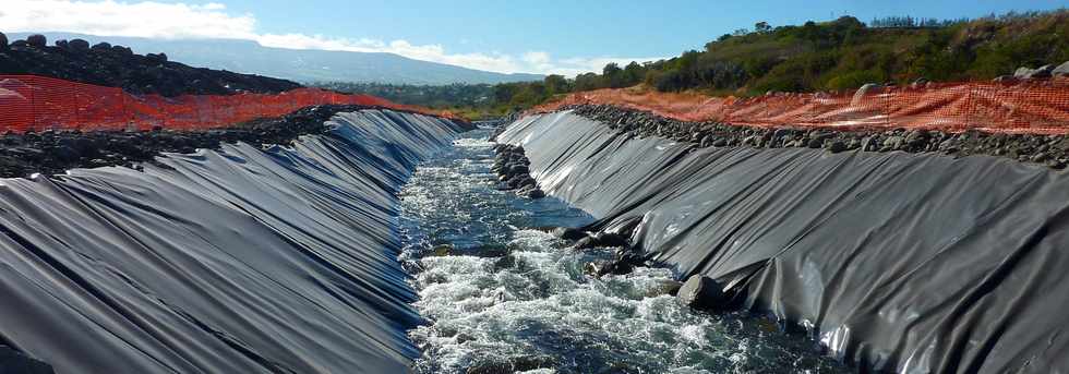 Chantier d'interconnexion des primtres irrigus Bras de la Plaine - Bras de Cilaos - 18 aot 2013 - Canal de drivation