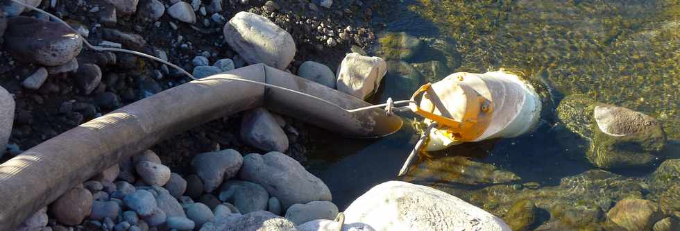 Chantier d'interconnexion des primtres irrigus Bras de la Plaine - Bras de Cilaos - 18 aot 2013 - Pompage infiltrations Rivire St-Etienne