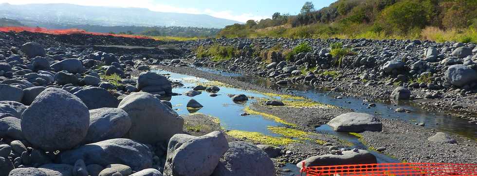 Chantier d'interconnexion des primtres irrigus Bras de la Plaine - Bras de Cilaos - 18 aot 2013 - Rivire St-Etienne