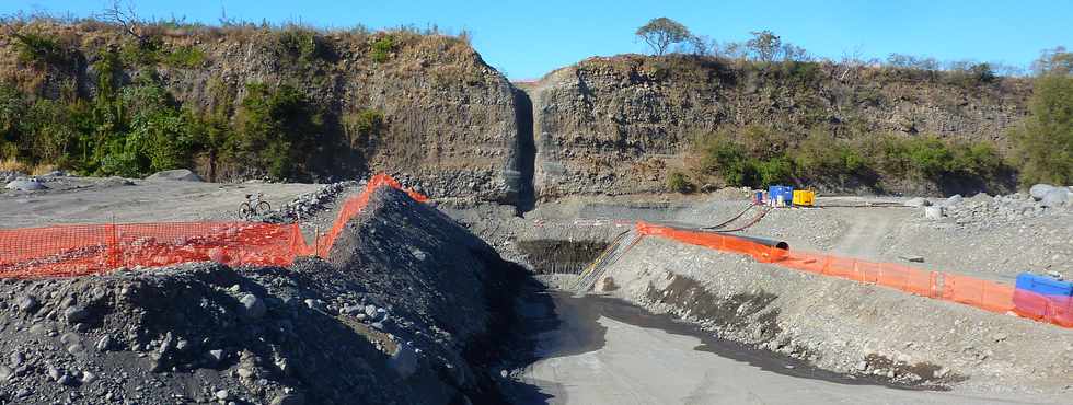 Chantier d'interconnexion des primtres irrigus Bras de la Plaine - Bras de Cilaos - 18 aot 2013 - Tranche rivire St-Etienne