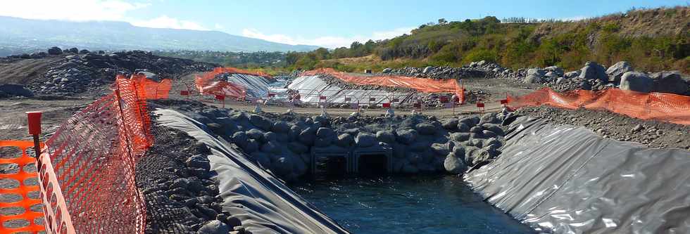 Chantier d'interconnexion des primtres irrigus Bras de la Plaine - Bras de Cilaos - 18 aot 2013 - Canal de drivation