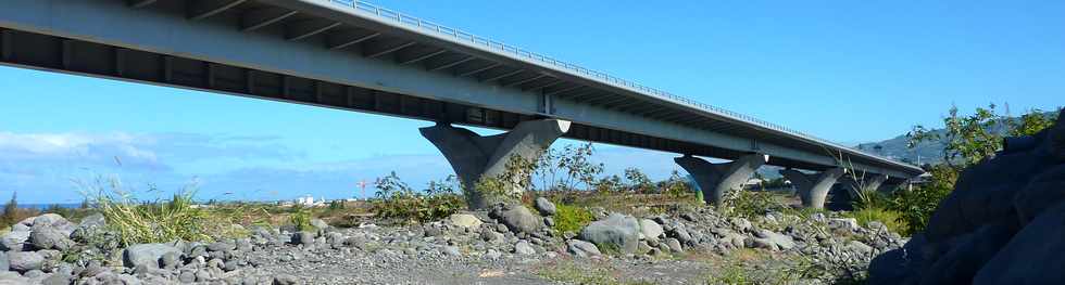 Nouveau pont aval sur la rivire St-Etienne