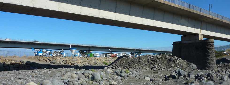 Aot 2013 - Travaux sur les piles de l'ancien pont de la rivire St-Etienne