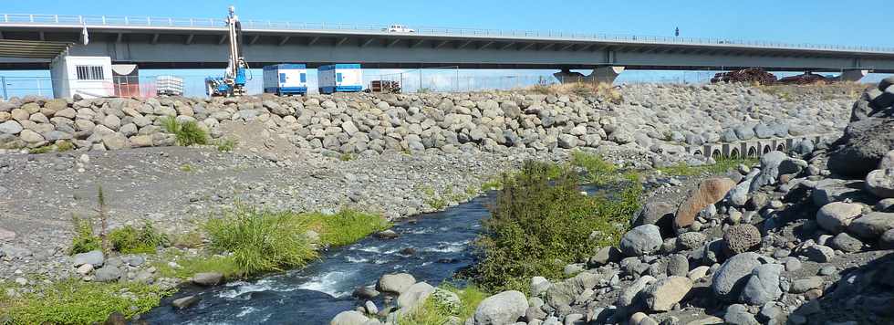 Aot 2013 - Travaux sur les piles de l'ancien pont de la rivire St-Etienne