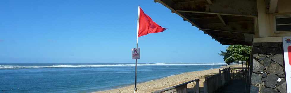 21 aot 2013 - St-Pierre - Houle -Drapeau rouge  la plage