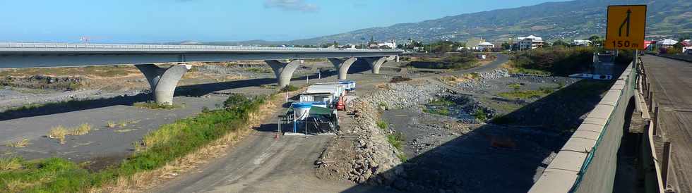 Ancien pont amont sur la rivière St-Etienne - Vue sur le nouveau en aval