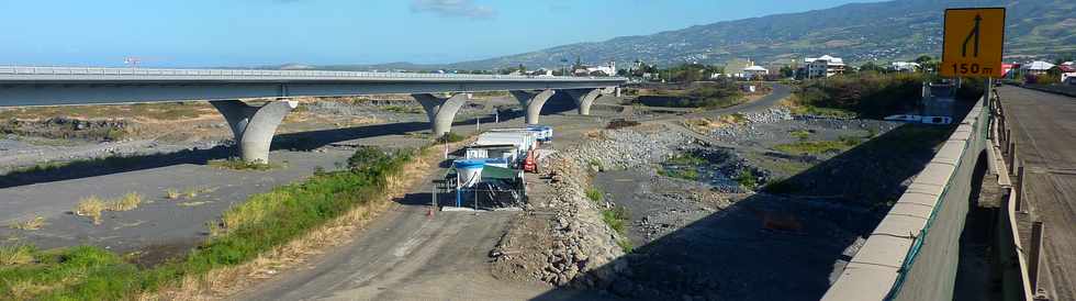 Ancien pont amont sur la rivire St-Etienne - Vue sur le nouveau en aval