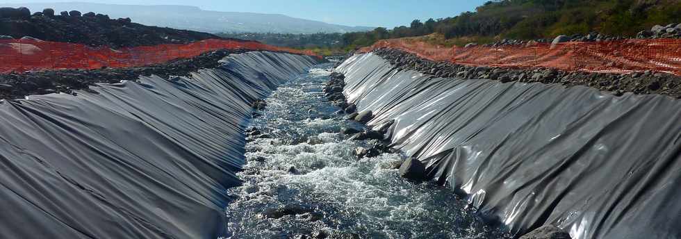 25 aot 2013 - Rivire St-Etienne - Travaux d'interconnexion des primtres irrigus du Bras de Cilaos et du Bras de la Plaine --Canal de drivation