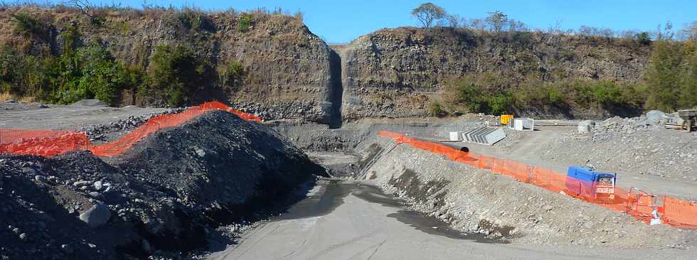 25 aot 2013 - Rivire St-Etienne - Travaux d'interconnexion des primtres irrigus du Bras de Cilaos et du Bras de la Plaine -