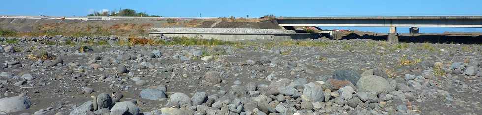 Rivire St-Etienne - Mur de rehausse en rive gauche