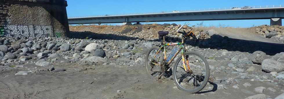 Rivire St-Etienne - Chantier de confortement des piles P5 et 6 du pont amont