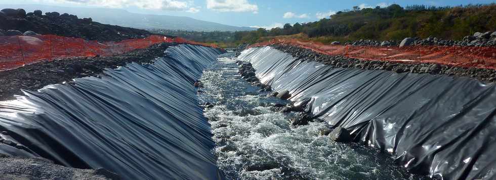 Sept 2013 - Rivire St-Etienne - Chantier interconnexion des primtres irrigus - Canal de drivation