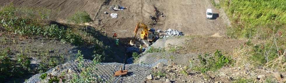 6 sept 2013 - Rivire St-Etienne - Travaux d'interconnexion entre les primtres irrigus du Bras de la Plaine et du Bras de Cilaos -