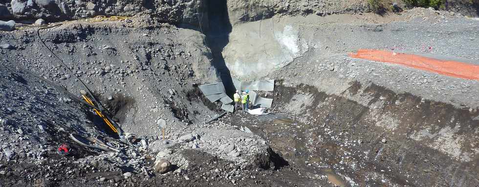 6 sept 2013 - Rivire St-Etienne - Travaux d'interconnexion entre les primtres irrigus du Bras de la Plaine et du Bras de Cilaos -