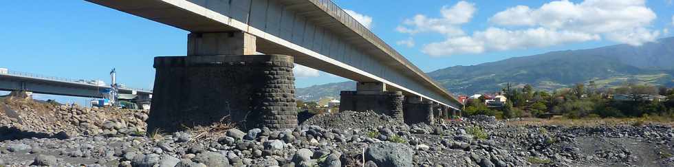 6 sept 2013 - Rivire St-Etienne - Travaux sur les piles P5 et P6 du pont amont