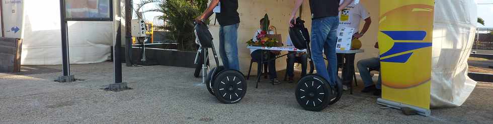 17 octobre 2013 - St-Pierre - Grand raid -  Bd Hubert-Delisle -  Stand La Poste