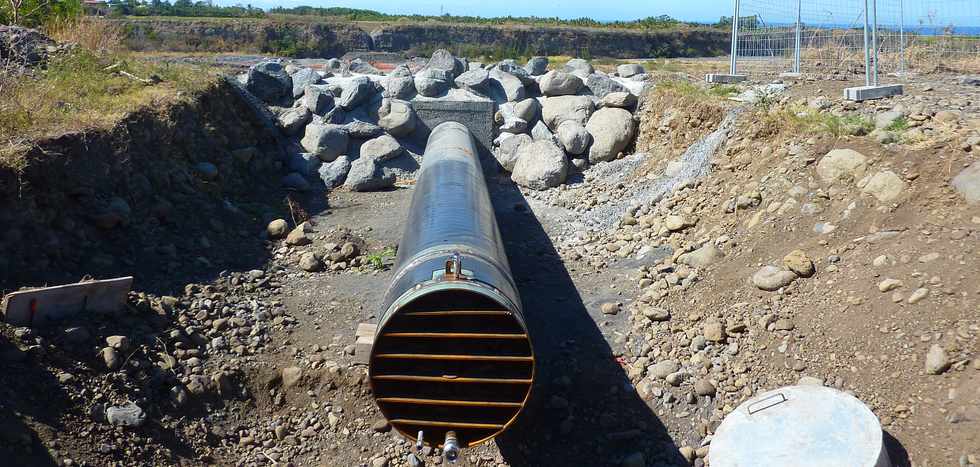 Oct 2013 - Chantier de l'interconnexion des primtres irrigus Bras de la Plaine - Bras de Cilaos - arrive canalisation en rive droite