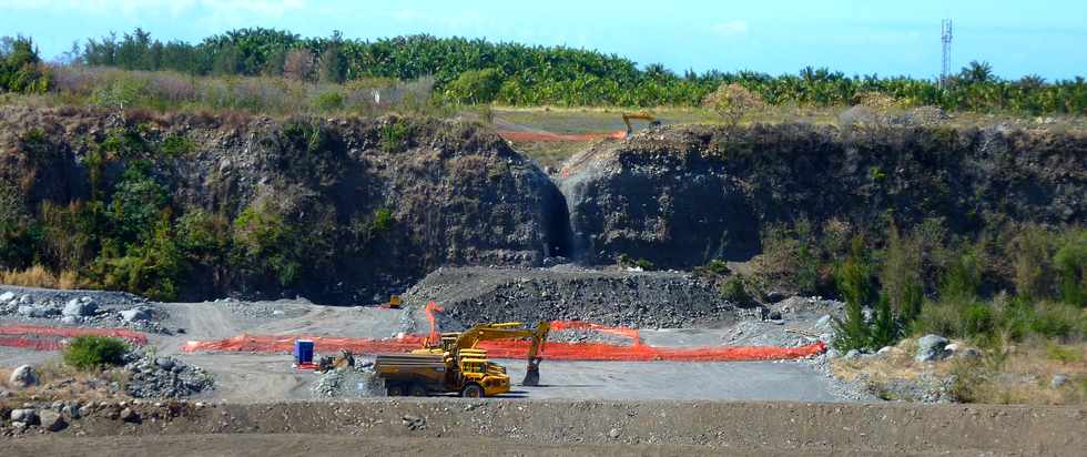 Oct 2013 - Chantier de l'interconnexion des primtres irrigus Bras de la Plaine - Bras de Cilaos - Rive gauche