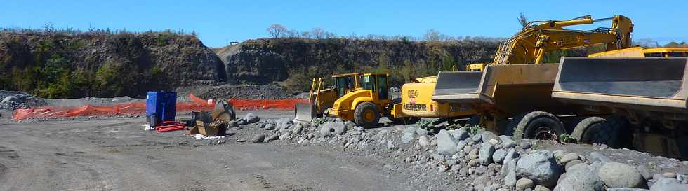 Oct 2013 - Chantier de l'interconnexion des primtres irrigus Bras de la Plaine - Bras de Cilaos - Engins