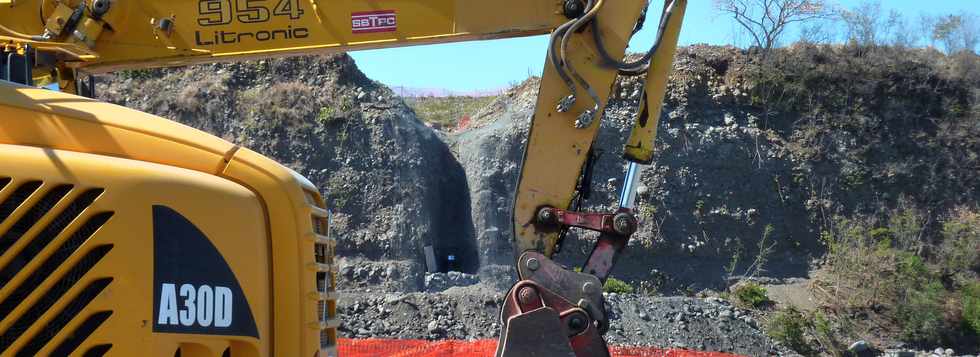 Oct 2013 - Chantier de l'interconnexion des primtres irrigus Bras de la Plaine - Bras de Cilaos - Engins